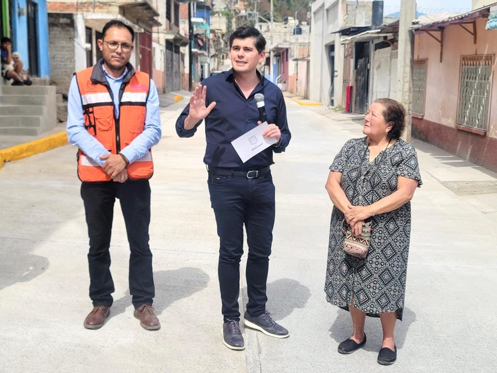 Se reconstruye la calle Olímpica 68.