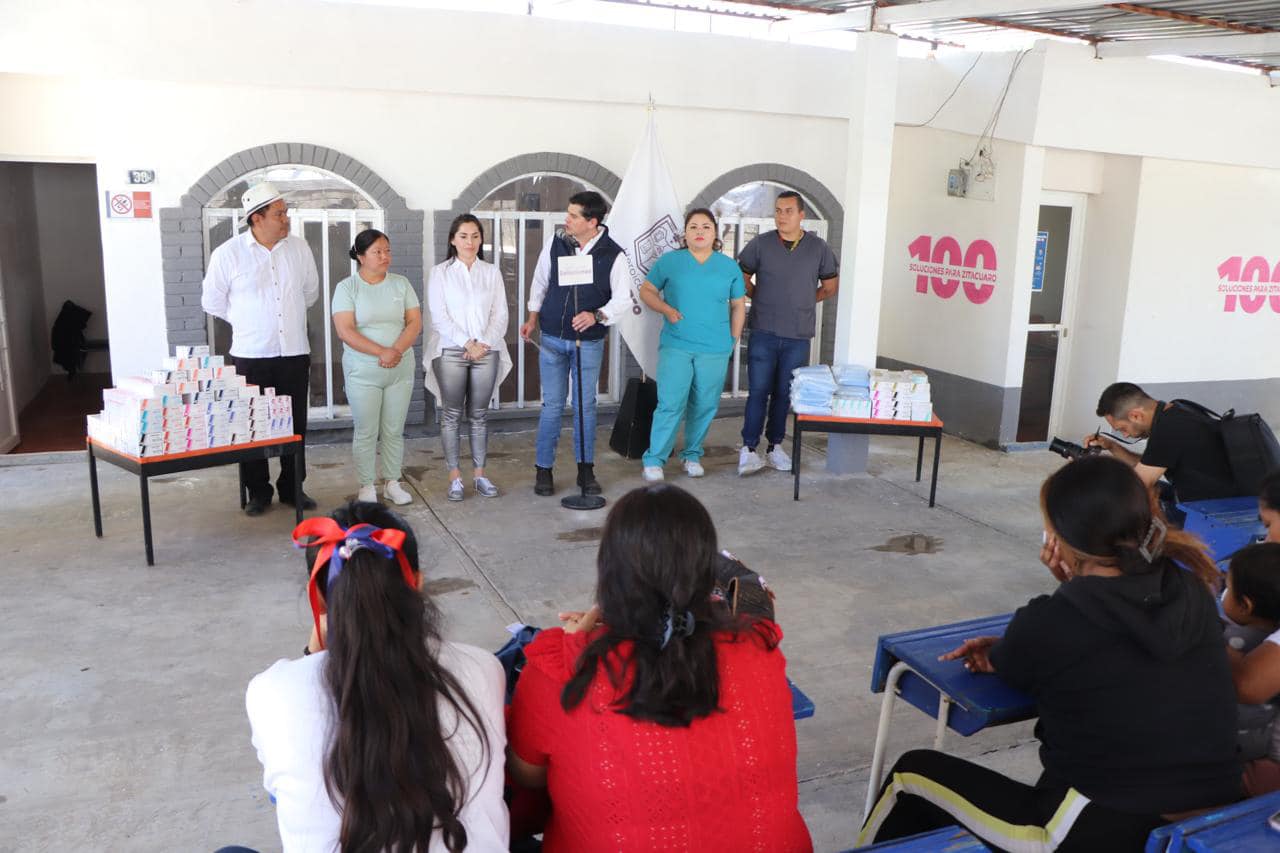 Dotación de medicamento a un dispensario médico, en la comunidad de Valle Verde.